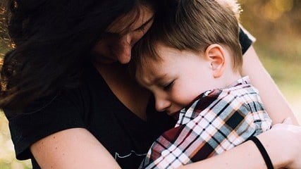 Il cognome della madre ai figli: la proposta del M5S
