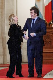 Giorgia Meloni e Javier Milei, incontro di un'ora a palazzo Chigi 10