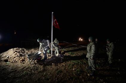 Evacuata la tomba di Suleyman in Siria 7