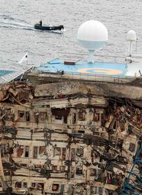 La fiancata danneggiata della nave da crociera 2