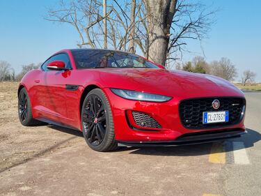 Jaguar F-Type 75 P450, le foto di un gioiello in via di estinzione 16