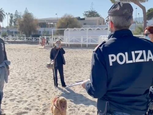 Il bagno, il sole e poi le multe: l'amara sorpresa sulla spiaggia