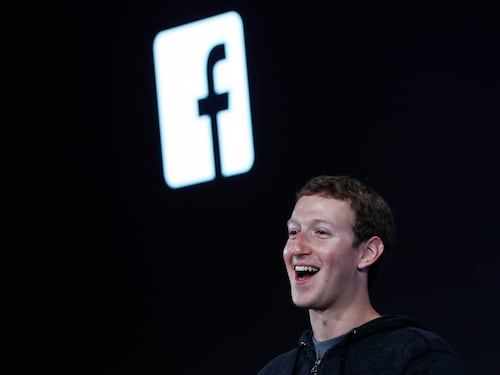 Il manifesto di Zuckerberg per unire i soloni della democrazia contro Trump