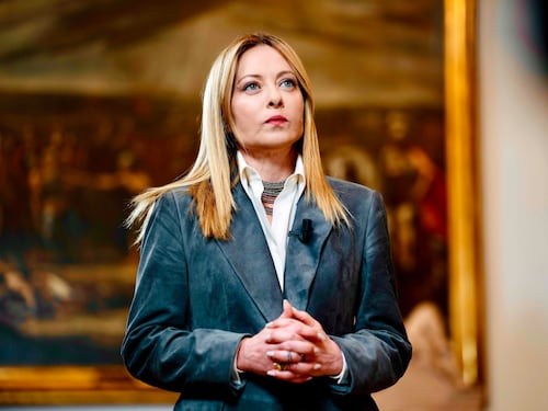Caro benzina, Meloni accelera contro gli aumenti (e ascolta Schlein)