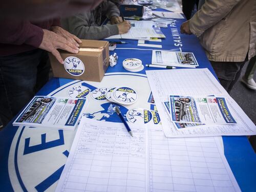 Tensione a Roma: banchetto Lega colpito da bomba carta