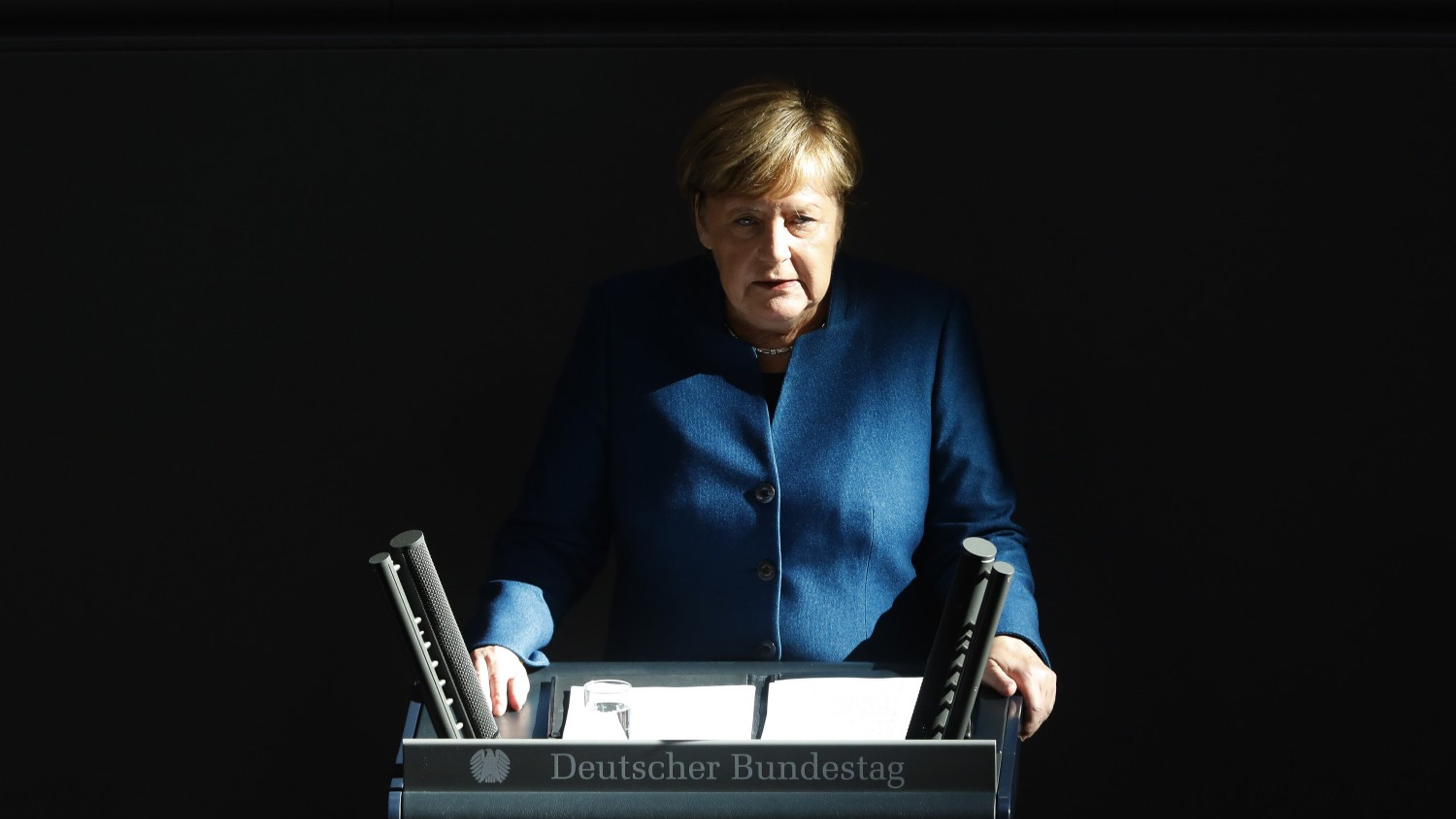 Giallo sul volo della Merkel: "Si segue anche pista criminale". L'aviazione: "Nessun sabotaggio"
