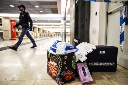 Milano, i soccorsi dopo l'aggressione in centrale 7