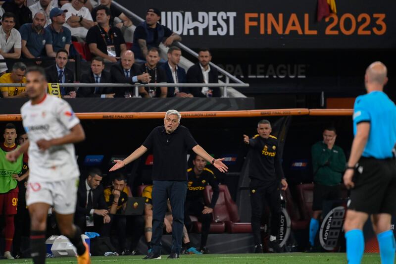 Mourinho Roma Siviglia bordocampo