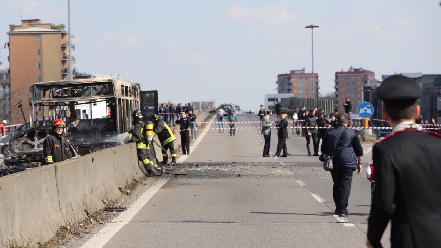 "Nel Comune anti Salvini affidano il bus a un senegalese con precedenti"