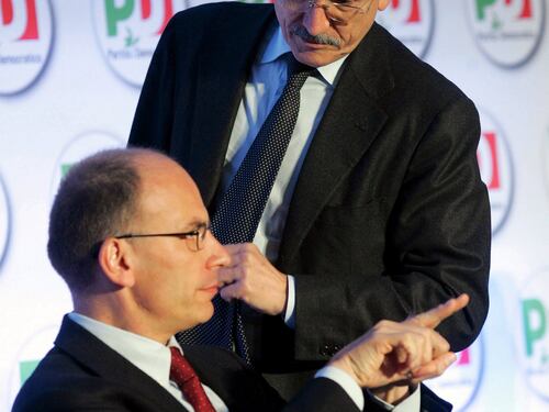 Pd, torna D'Alema e paragona Renzi a una "malattia". Bomba sui dem per il Quirinale