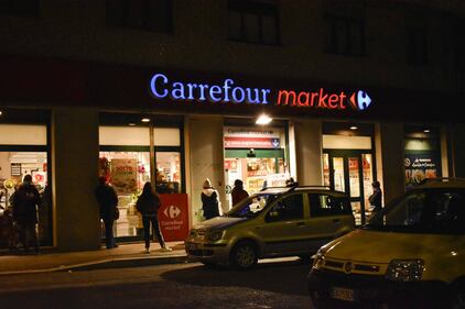 Coronavirus, l'assalto notturno ai supermercati 10