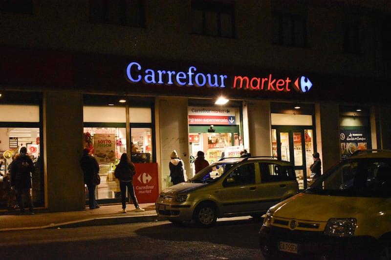 Coronavirus, l'assalto notturno ai supermercati 10