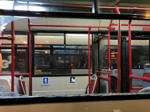 Vandali lanciano uova contro autobus Ataf