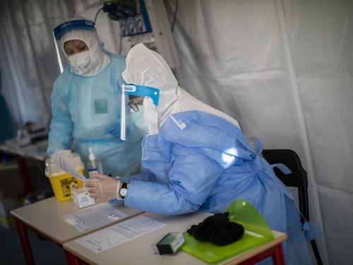 La lettera della Moratti: "I vaccini in base al Pil" Il conta-malati va in tilt