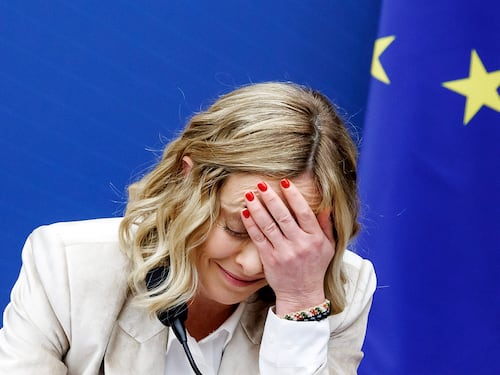 La conferenza di Meloni, la medaglia al carabiniere eroe e Musk: quindi, oggi…