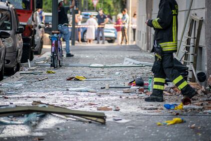 Milano, violenta esplosione in un condominio in piazzale Libia 7