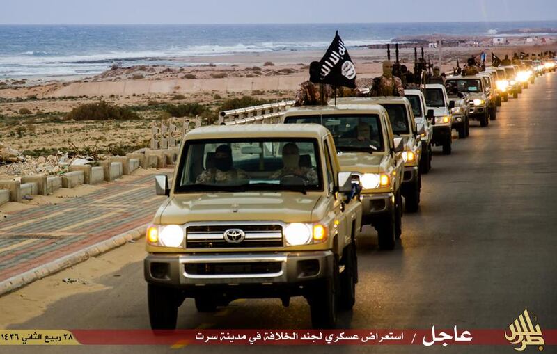 L'Isis sfila a Sirte: ecco la parata in pieno giorno 1