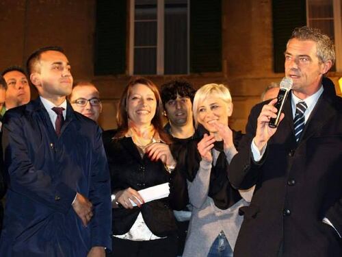 Il grillino Castaldi: "I terremotati ci chiedono di cacciare Renzi"