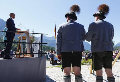 Obama tra birra e costumi bavaresi 3