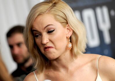 Jennifer Lawrence senza reggiseno alla première di Joy 1