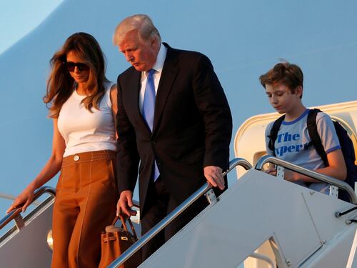 La scrittrice ora infanga Melania: "Ha tradito suo marito Donald"