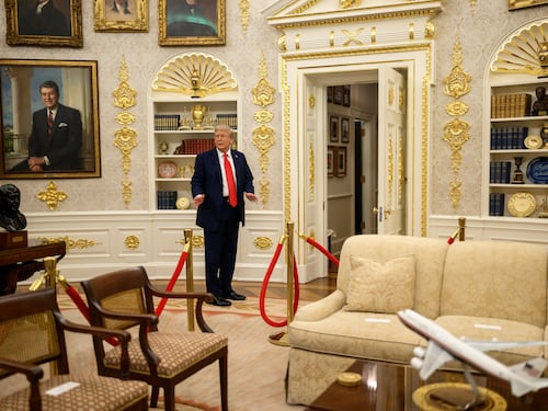 Marmi, oro, salone da ballo: come cambia la Casa Bianca di Trump