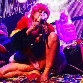 Miley Cyrus, bebè per il nuovo singolo 17