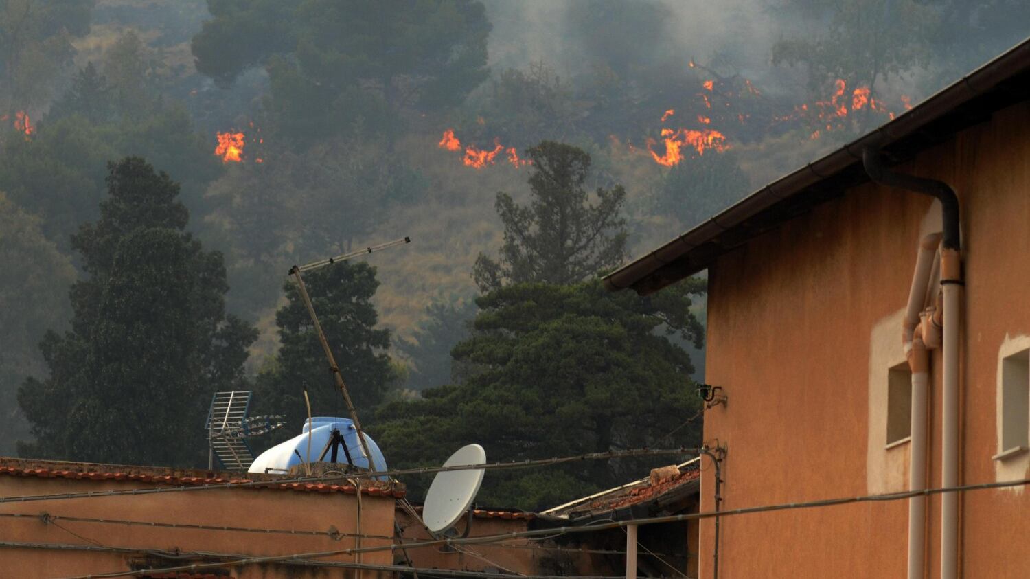 Rosario Crocetta: "Incendi a Palermo? Un attacco politico-mafioso"