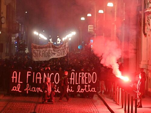 "Passerelle antifasciste ma silenzio sui violenti di sinistra". Scoppia la polemica