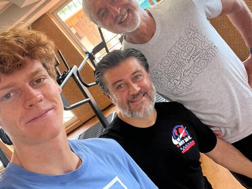 Sinner presenta i nuovi membri dello staff: "Benvenuti Marco e Ulises"