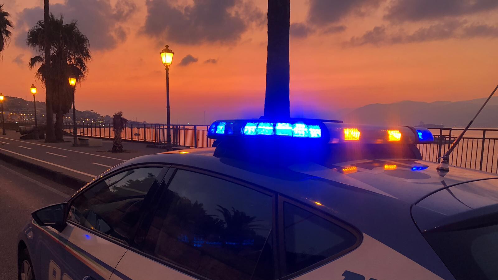 Gambiano picchia un passante per rubargli lo smartphone: arrestato