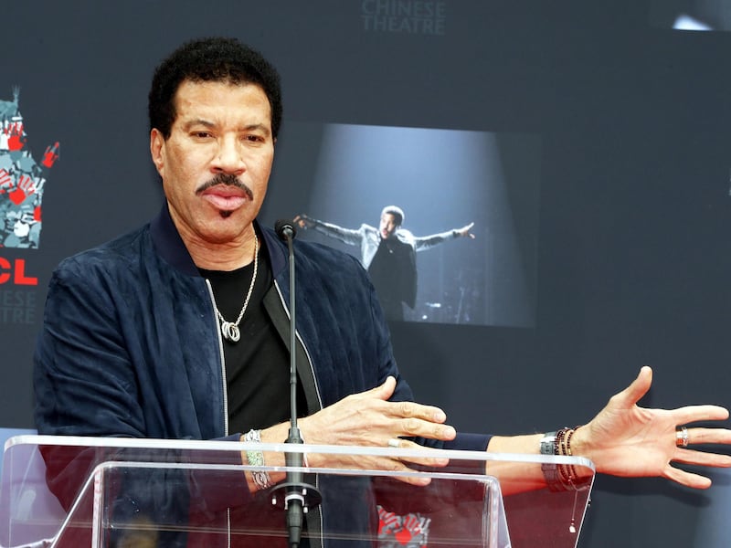 Lionel Richie ricoverato in ospedale dopo un malore sul palco