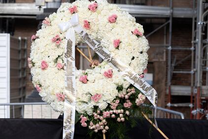 ddio a Valentino: Roma si ferma per l’ultimo saluto al re della moda, tra vip e istituzioni 5
