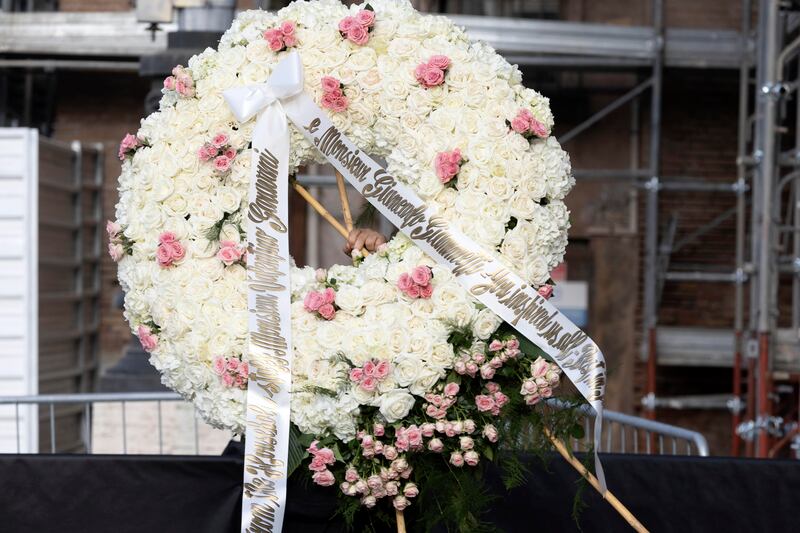 ddio a Valentino: Roma si ferma per l’ultimo saluto al re della moda, tra vip e istituzioni 5