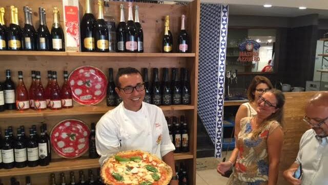 Napoli, tra pizza e solidarietà