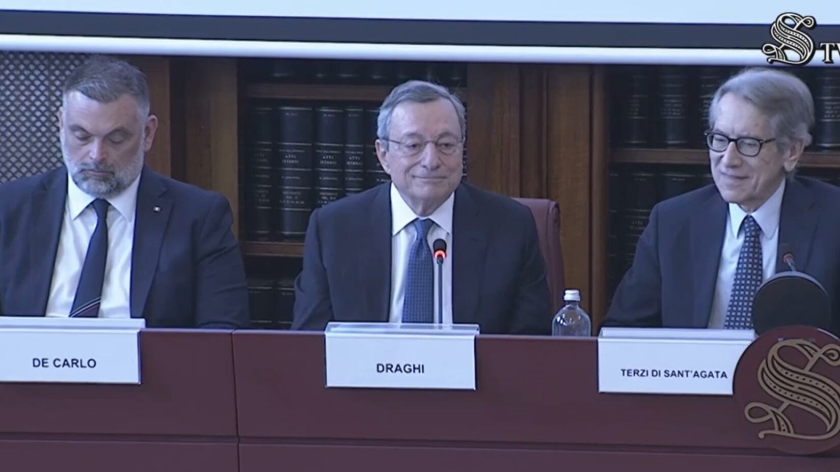 "Vedo che guardate l'orologio": la frase di Draghi che ha spiazzato tutti