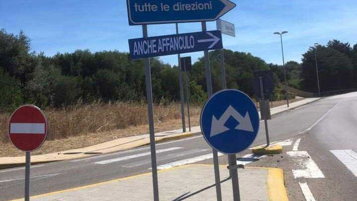 Cartello stradale indica come andare "affanc...": polemica a Sassari