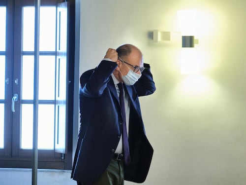 Piano horror di Letta: "Aumentare la successione". Ma Draghi lo gela