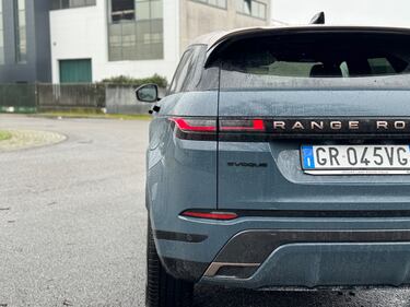 Range Rover Evoque PHEV: guarda la gallery del rivisto SUV ibrido inglese 9