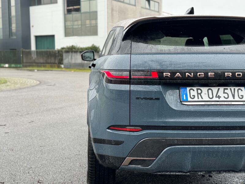 Range Rover Evoque PHEV: guarda la gallery del rivisto SUV ibrido inglese 9