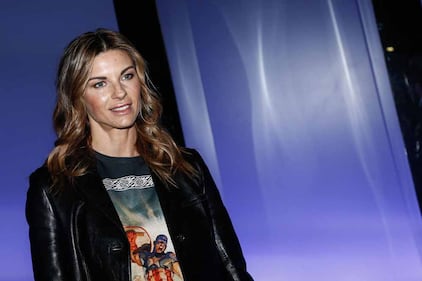 Martina Colombari hot, fisico esplosivo al mare 19