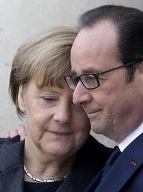 L'abbraccio a Parigi dei leader mondiali 11