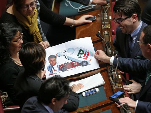 Colle, seconda fumata nera. E Renzi cala ancora nei sondaggi