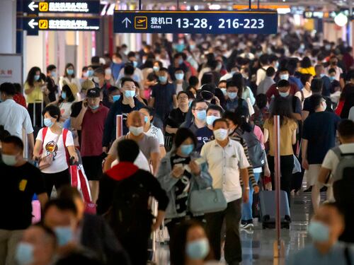 Covid, le autorità di Hong Kong lanciano i "lockdown su agguato"
