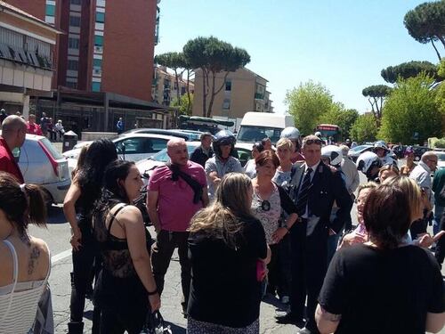 Roma, Forza Nuova blocca operazione anti abusivismo: "Difendiamo gli ambulanti italiani"