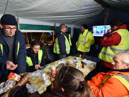 Il governo soffia sui gilet gialli: "Evitare che arrivino in altri Stati Ue..."