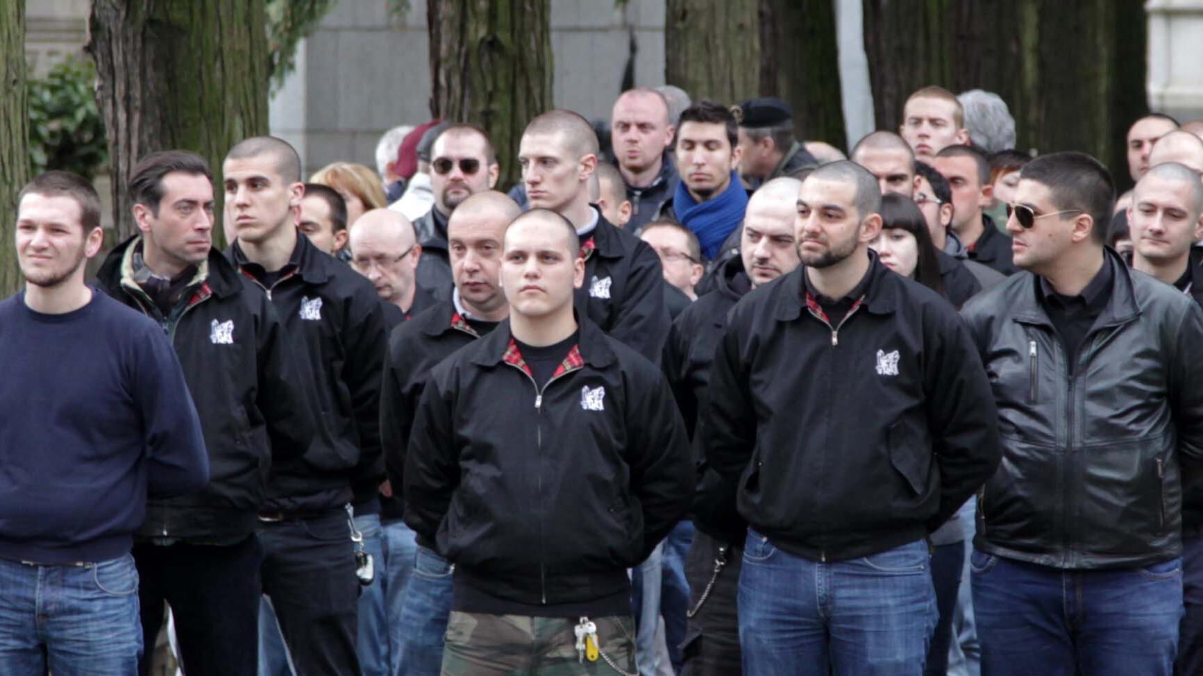 Saluti romani per ricordare i martiri fascisti