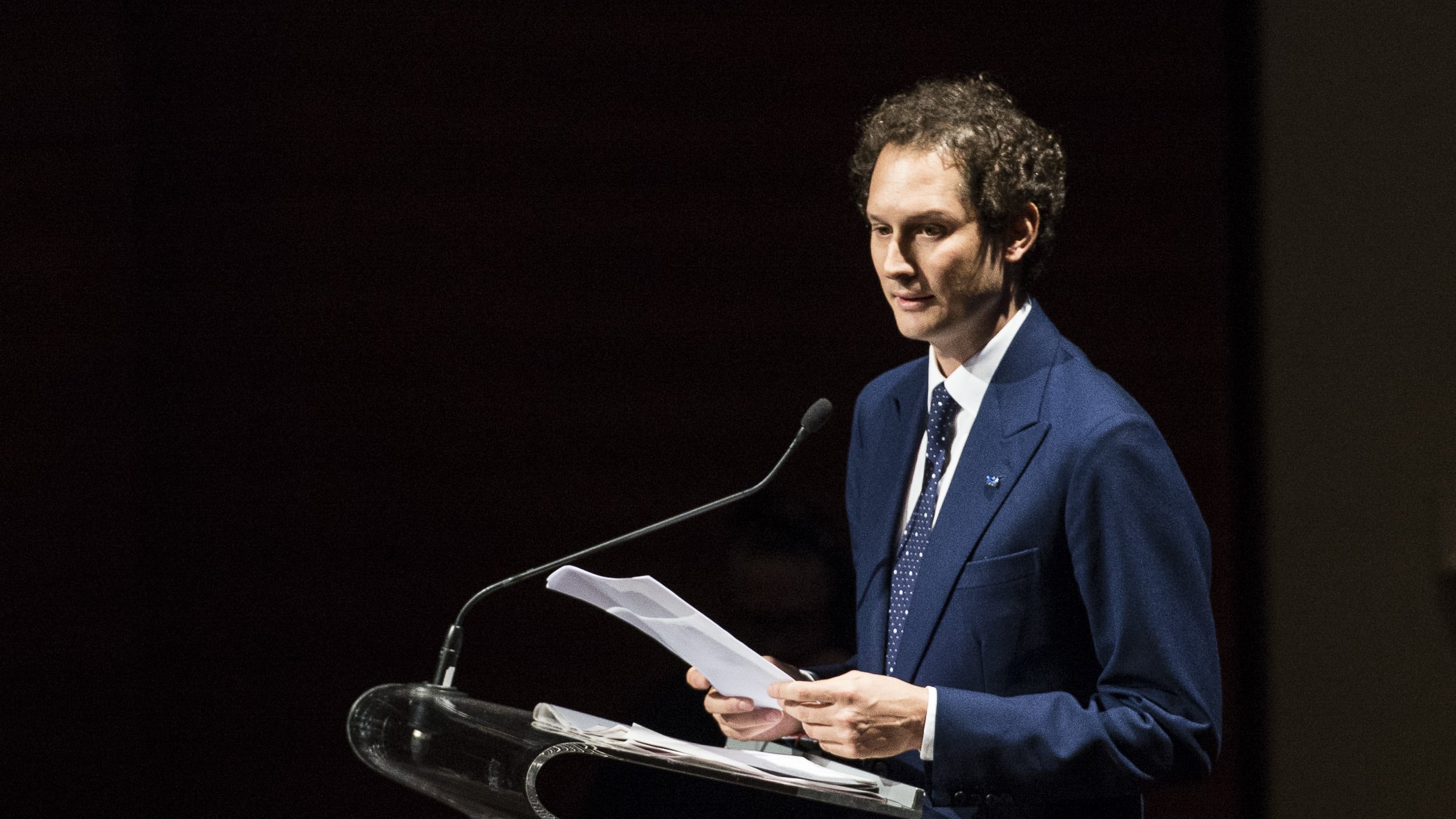Il pressing del Palazzo. "Elkann in Parlamento"