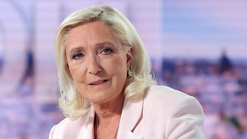Conti disastrosi e nervi a pezzi. E Le Pen vola nei sondaggi