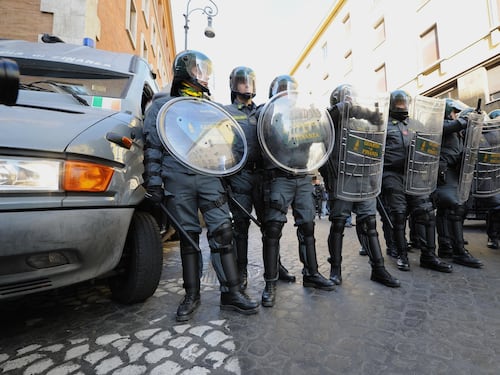 Roma bloccata dai cortei. Insulti antisemiti